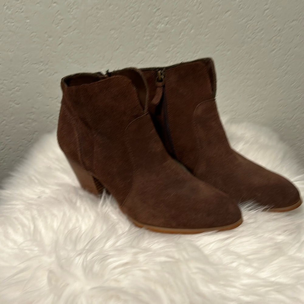 Tesori Brown Suede Booties
